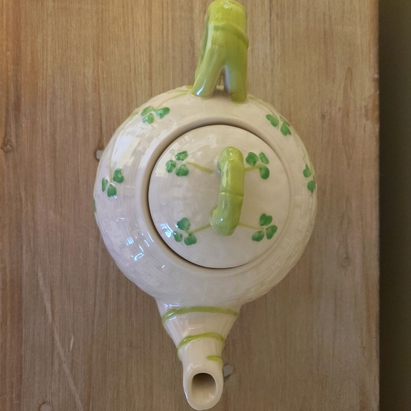 🍀Celtic Classics Stoneware Shamrock Clover with Basket Weave Design Teapot - Picture 8 of 14